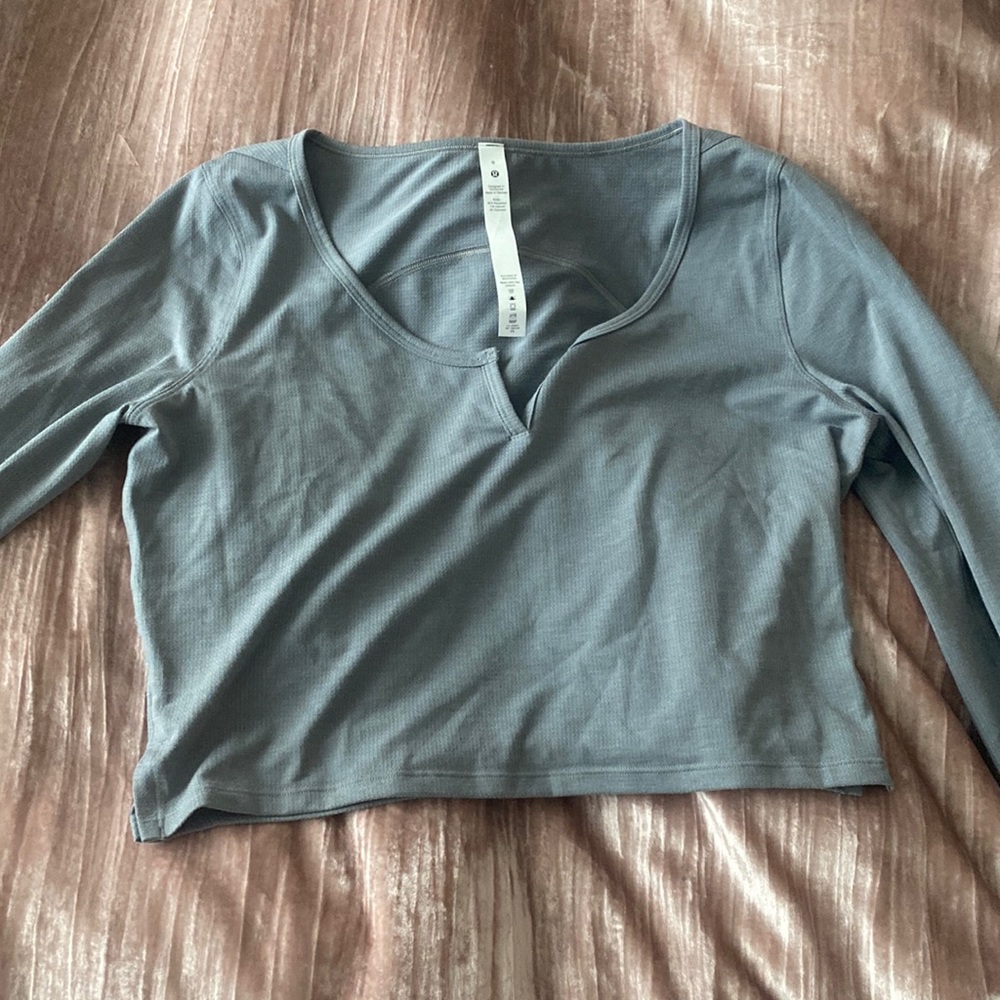 Lululemon longsleeve crop top size 8